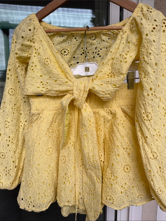 Pants - Stunning 2-piece yellow eyelet co-ord set imported from Ukraine 🇺🇦 Size S